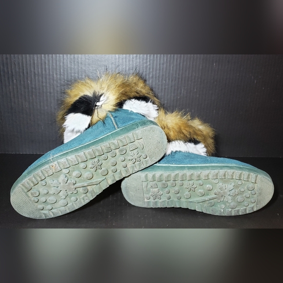 Faux Suede Winter Boots with faux fur trim. Size 40. - Picture 4 of 4